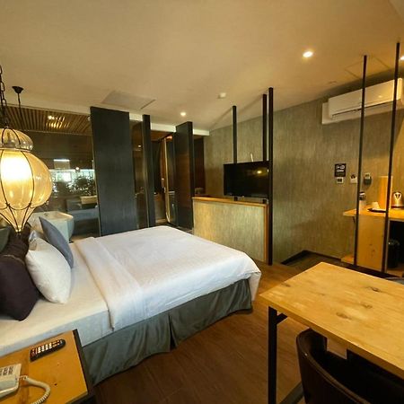 Roppongi Motel - Dalian Pingtung Bagian luar foto
