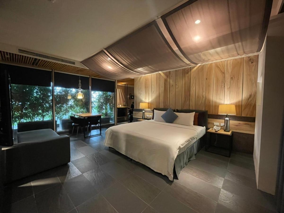 Roppongi Motel - Dalian Pingtung Bagian luar foto