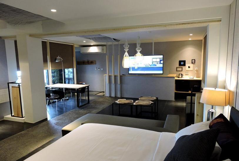 Roppongi Motel - Dalian Pingtung Bagian luar foto