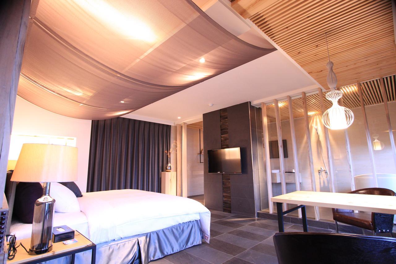 Roppongi Motel - Dalian Pingtung Bagian luar foto